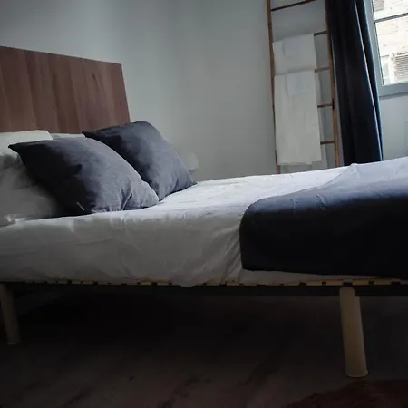 New- Hyper-centre, Proche Commerces アパート ポー