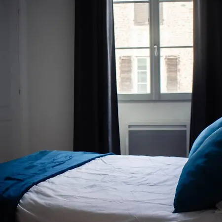 New- Hyper-centre, Proche Commerces アパート ポー