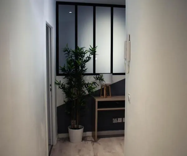 New- Hyper-centre, Proche Commerces 波城